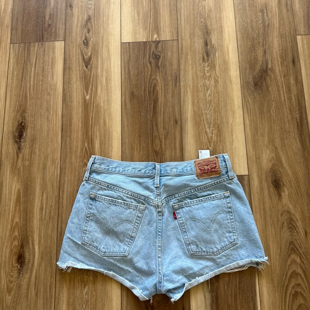Levi's 501 light wash women’s jean shorts size W31 - Picture 5 of 5